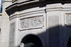 Frieze on main entrance Obernkirchener Sandstein®